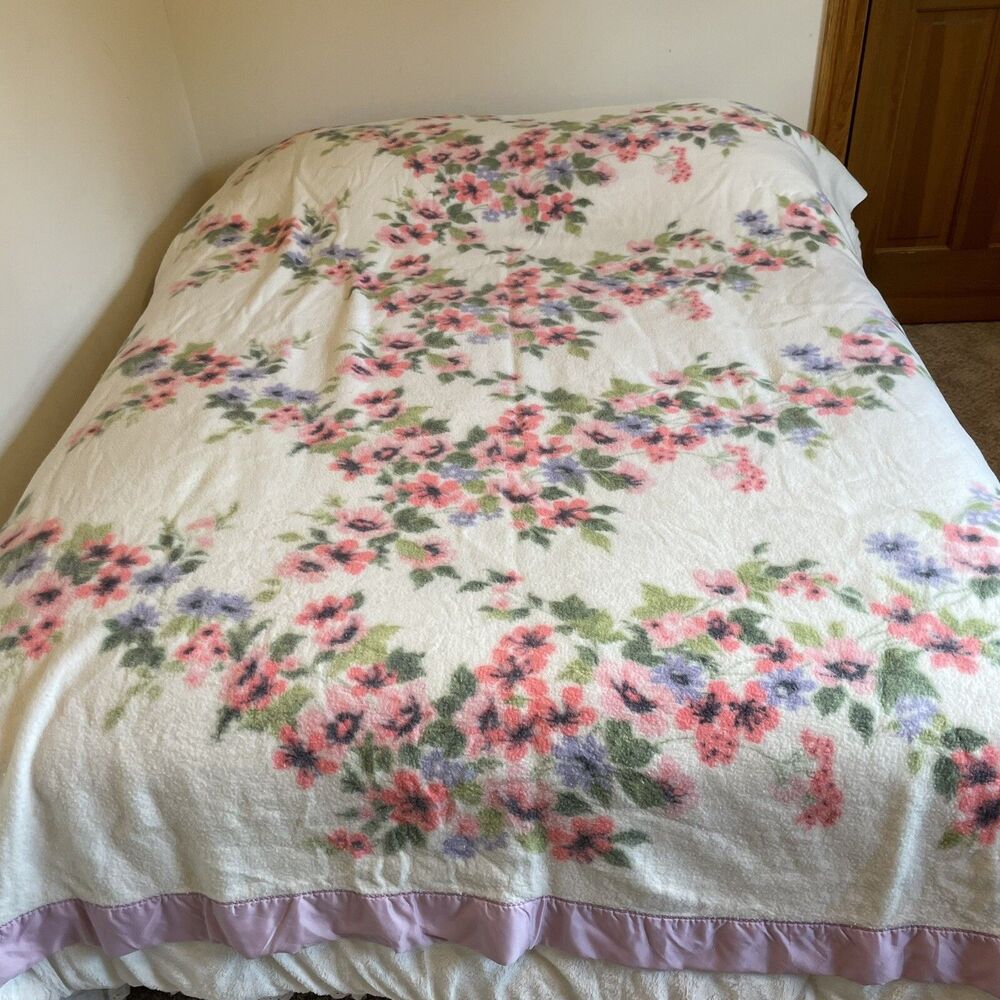 Vtg Chatham Blanket Lavender Satin Trim Floral Twin Full Size Acrylic 68x88